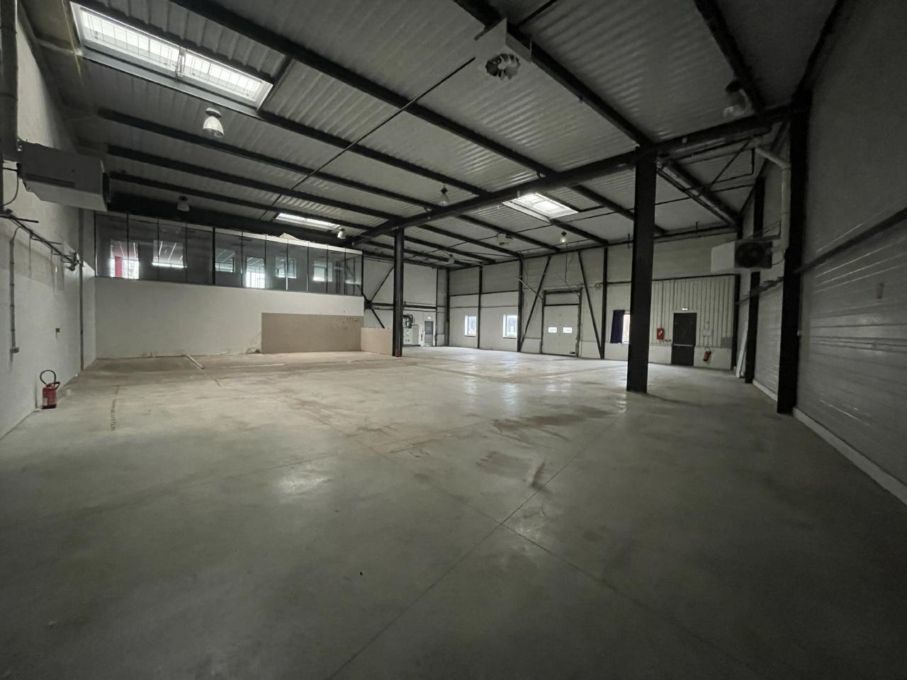 Local d'activité La Courneuve 2608m² Location local d'activité La Courneuve Seine-Saint-Denis OLACT2204399 1